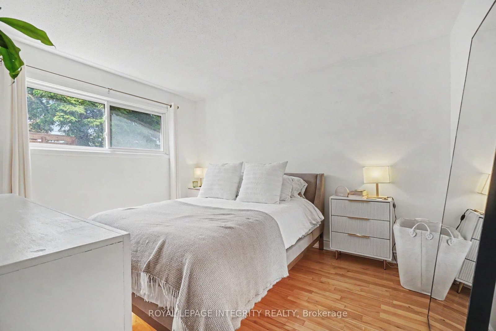 2450 Magnus Avenue, Ottawa, ON — photo 9