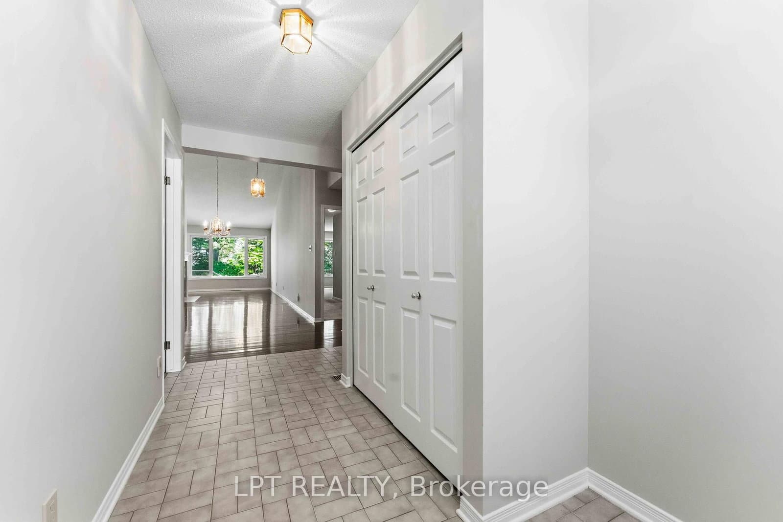 40 - 24 Grand Cedar Court, Stittsville, ON — photo 3
