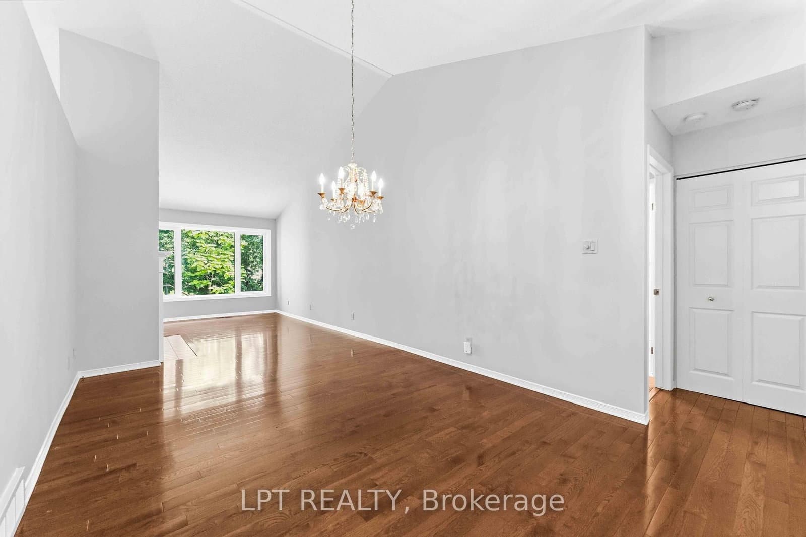 40 - 24 Grand Cedar Court, Stittsville, ON — photo 4