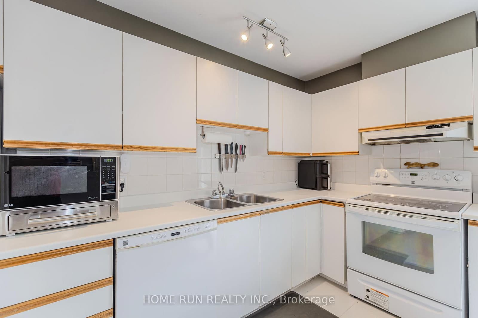 24 - 2828 Richmond Road, Ottawa, ON — photo 24