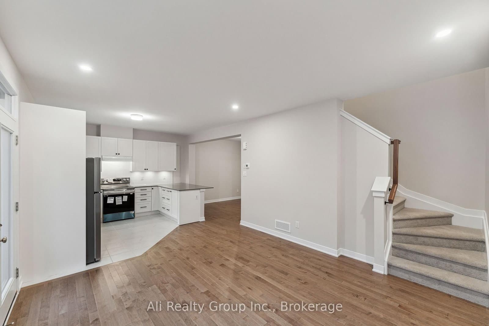 242 FALSETTO Street, Ottawa, ON — photo 9