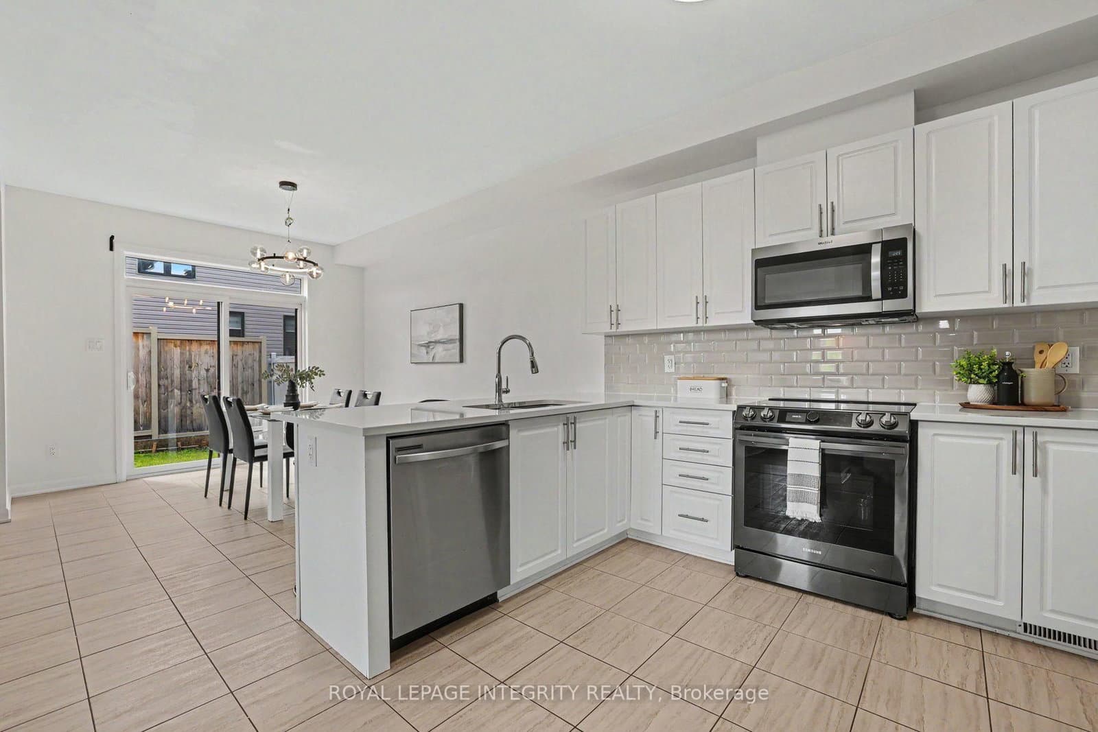 301 Cloyne Crescent, Ottawa, ON — photo 8