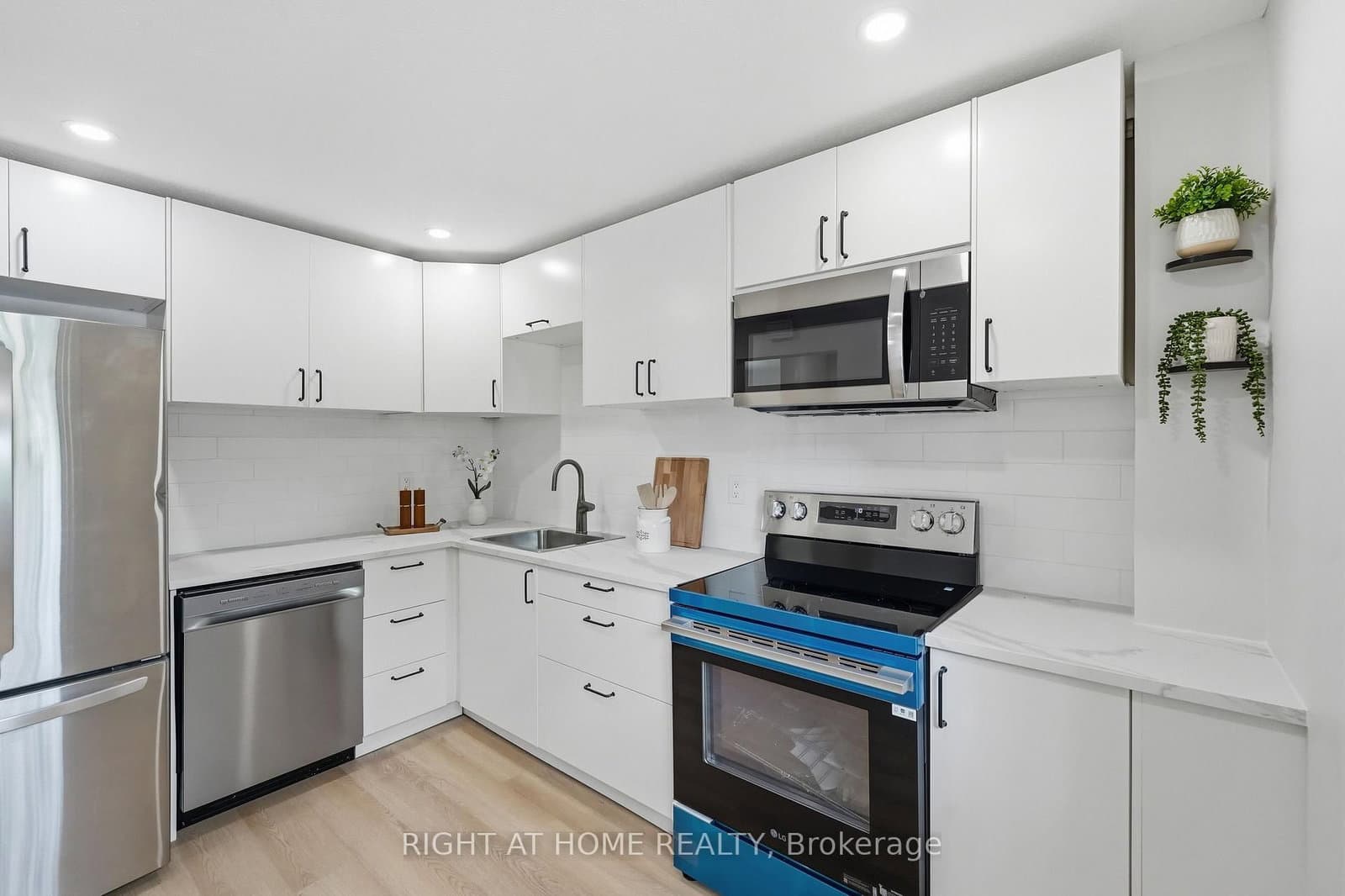 3 - 7874 Jeanne D'arc Boulevard, Ottawa, ON — photo 4