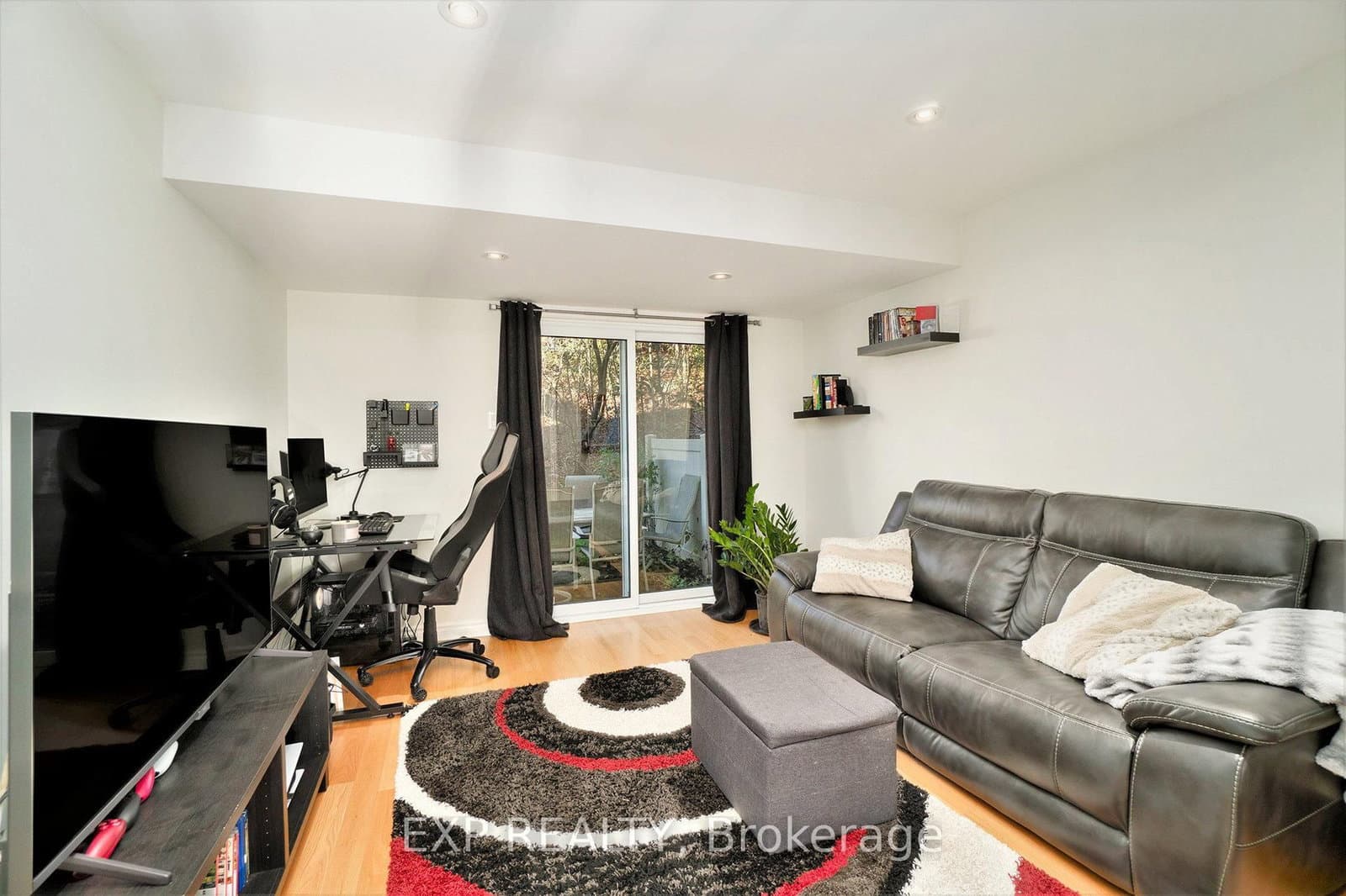 6667 Bilberry Drive, Ottawa, ON — photo 3