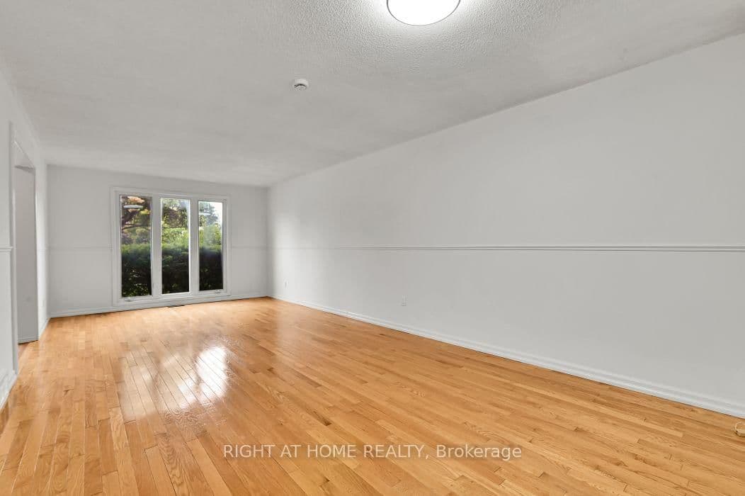 99 Craig Henry Drive, Ottawa, ON — photo 4