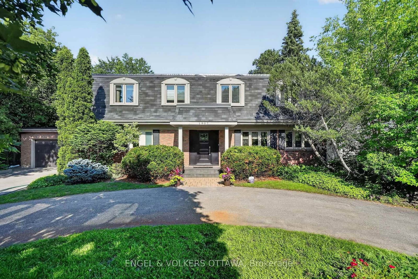 1907 Fairmeadow Crescent, Ottawa, ON — photo 1
