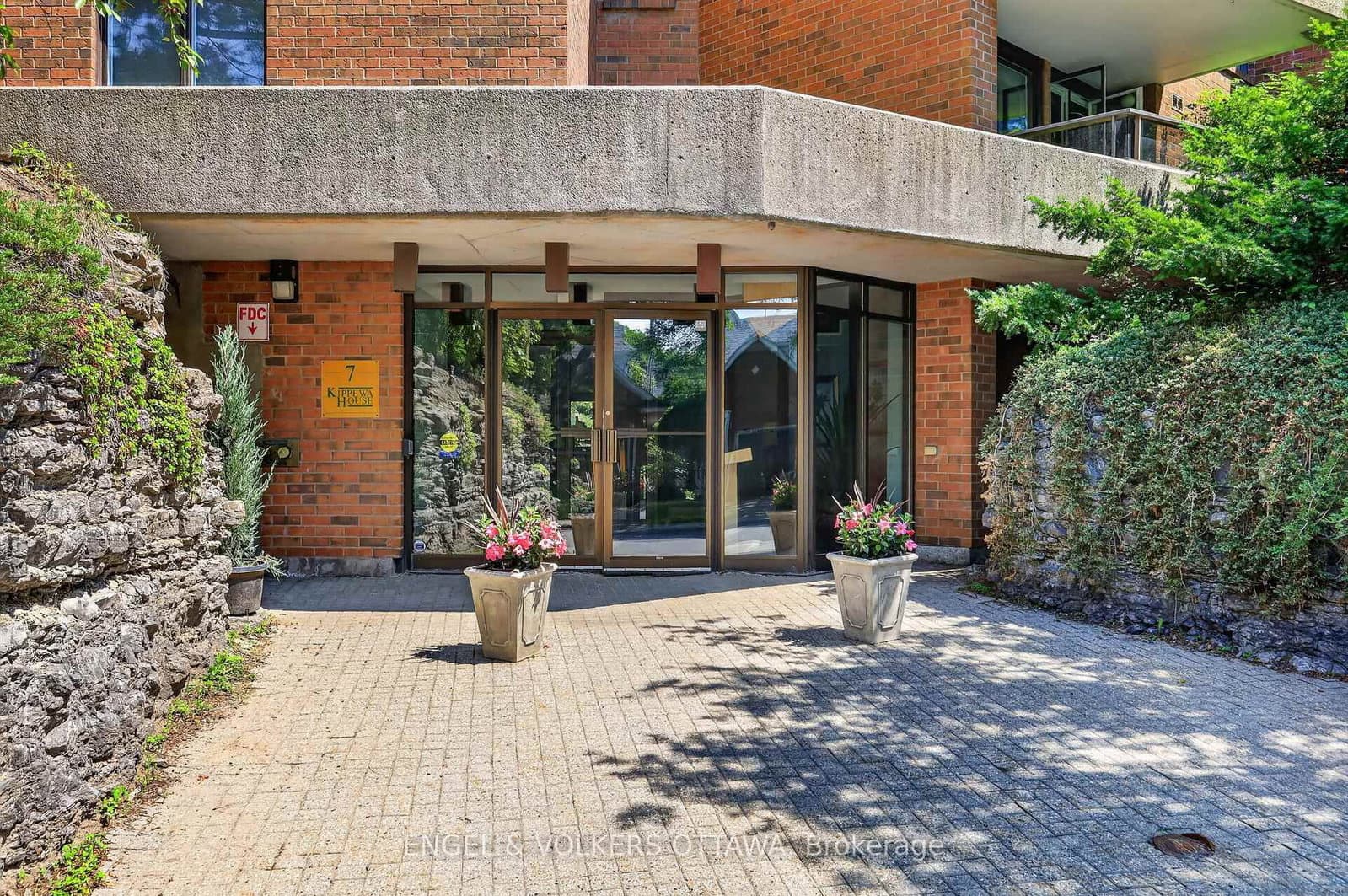 106 - 7 Kippewa Drive, Ottawa, ON — photo 2