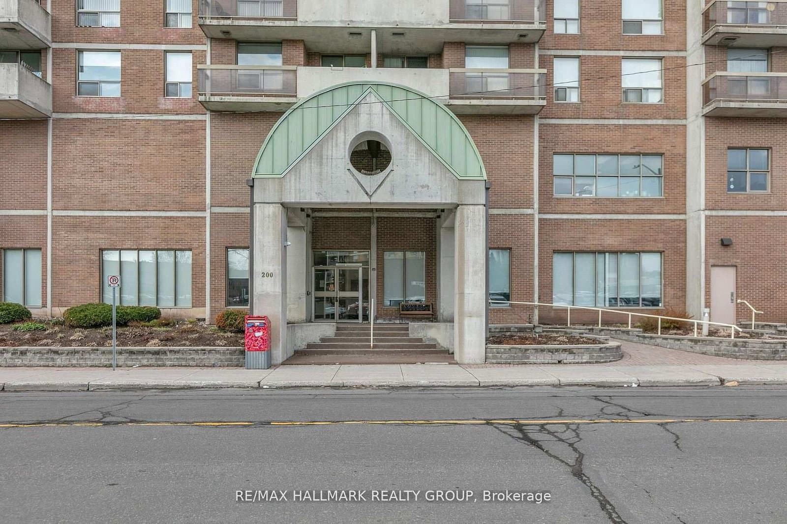 401 - 200 Lafontaine Avenue, Ottawa, ON — photo 2