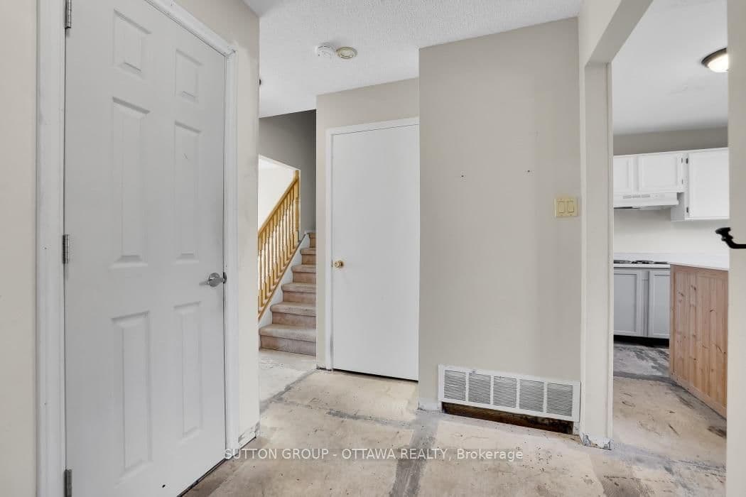 2014 Falkirk Crescent, Ottawa, ON — photo 5