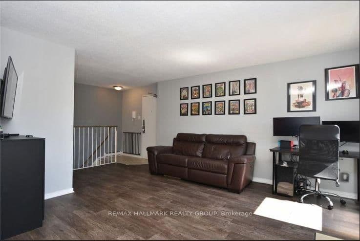 1 - 14 Sweetbriar Circle, Ottawa, ON — photo 2