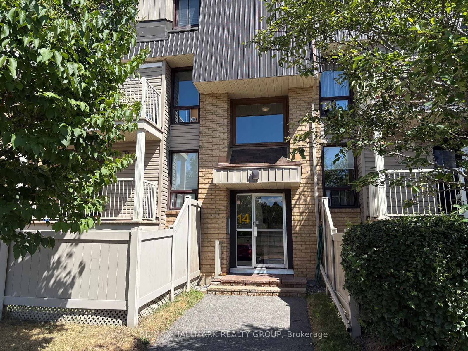 4 - 14 Sweetbriar Circle, Ottawa, ON — photo 1