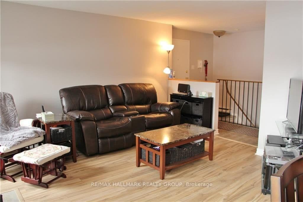 4 - 14 Sweetbriar Circle, Ottawa, ON — photo 3