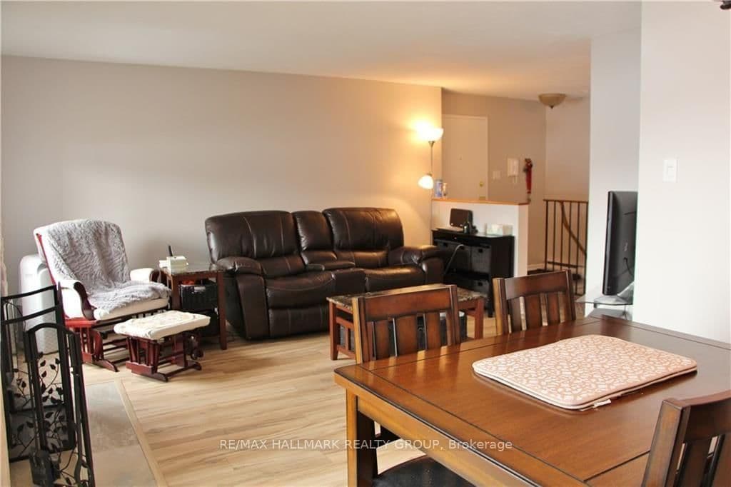 4 - 14 Sweetbriar Circle, Ottawa, ON — photo 4