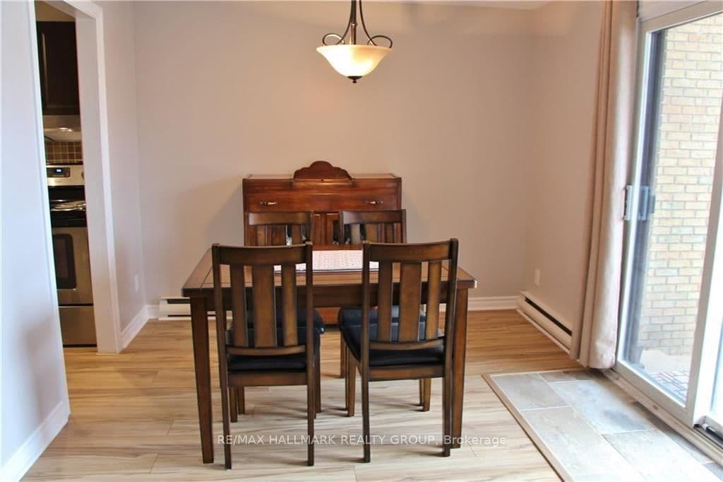 4 - 14 Sweetbriar Circle, Ottawa, ON — photo 5
