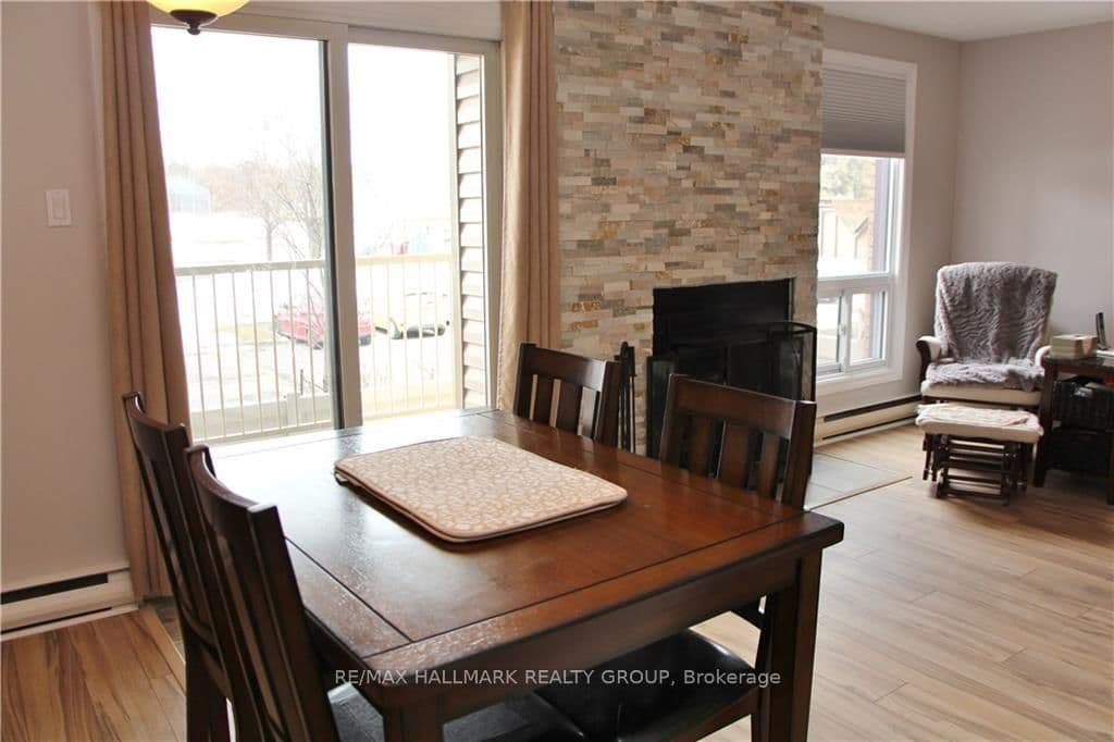4 - 14 Sweetbriar Circle, Ottawa, ON — photo 6