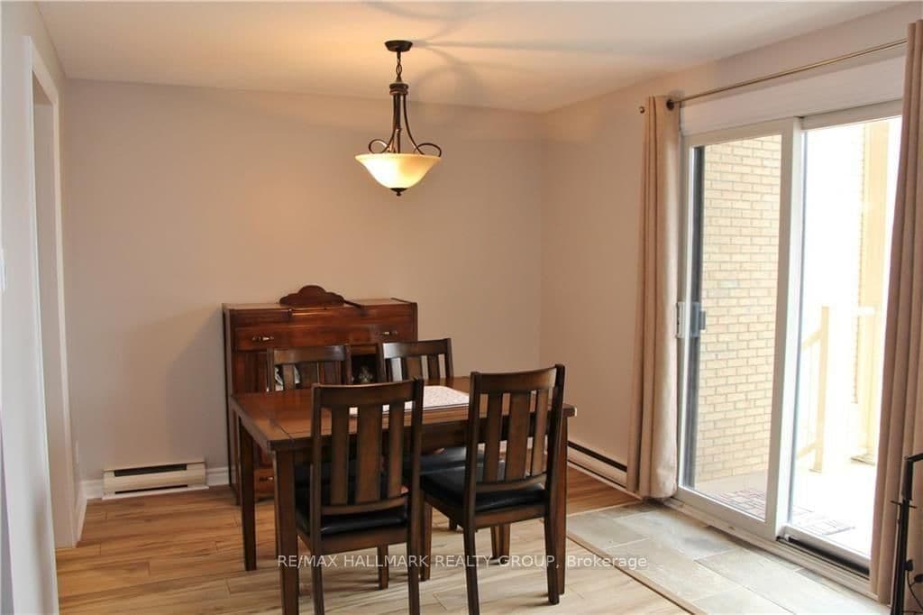 4 - 14 Sweetbriar Circle, Ottawa, ON — photo 7
