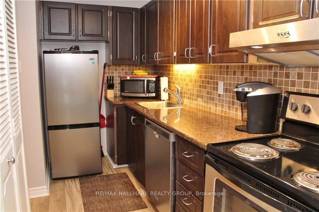 4 - 14 Sweetbriar Circle, Ottawa, ON — photo 8