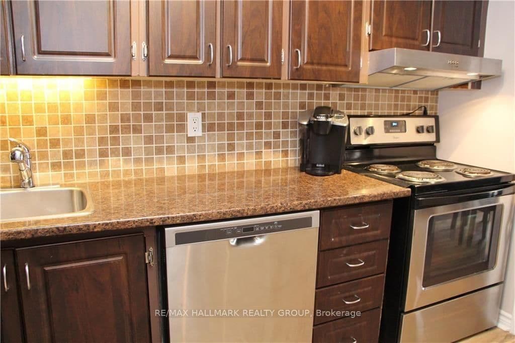 4 - 14 Sweetbriar Circle, Ottawa, ON — photo 9