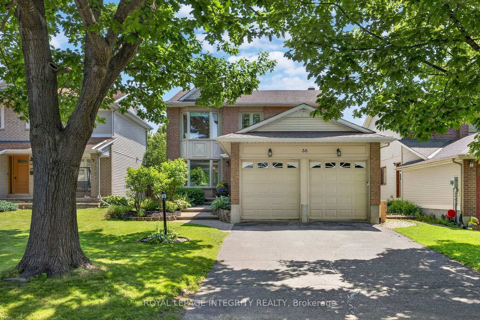 38 Pebble Creek Crescent, Kanata, ON — photo 1