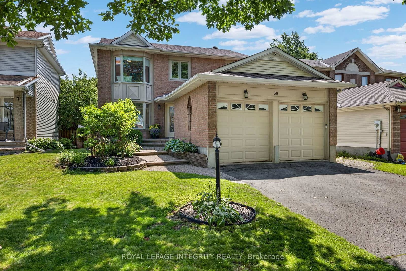 38 Pebble Creek Crescent, Kanata, ON — photo 2
