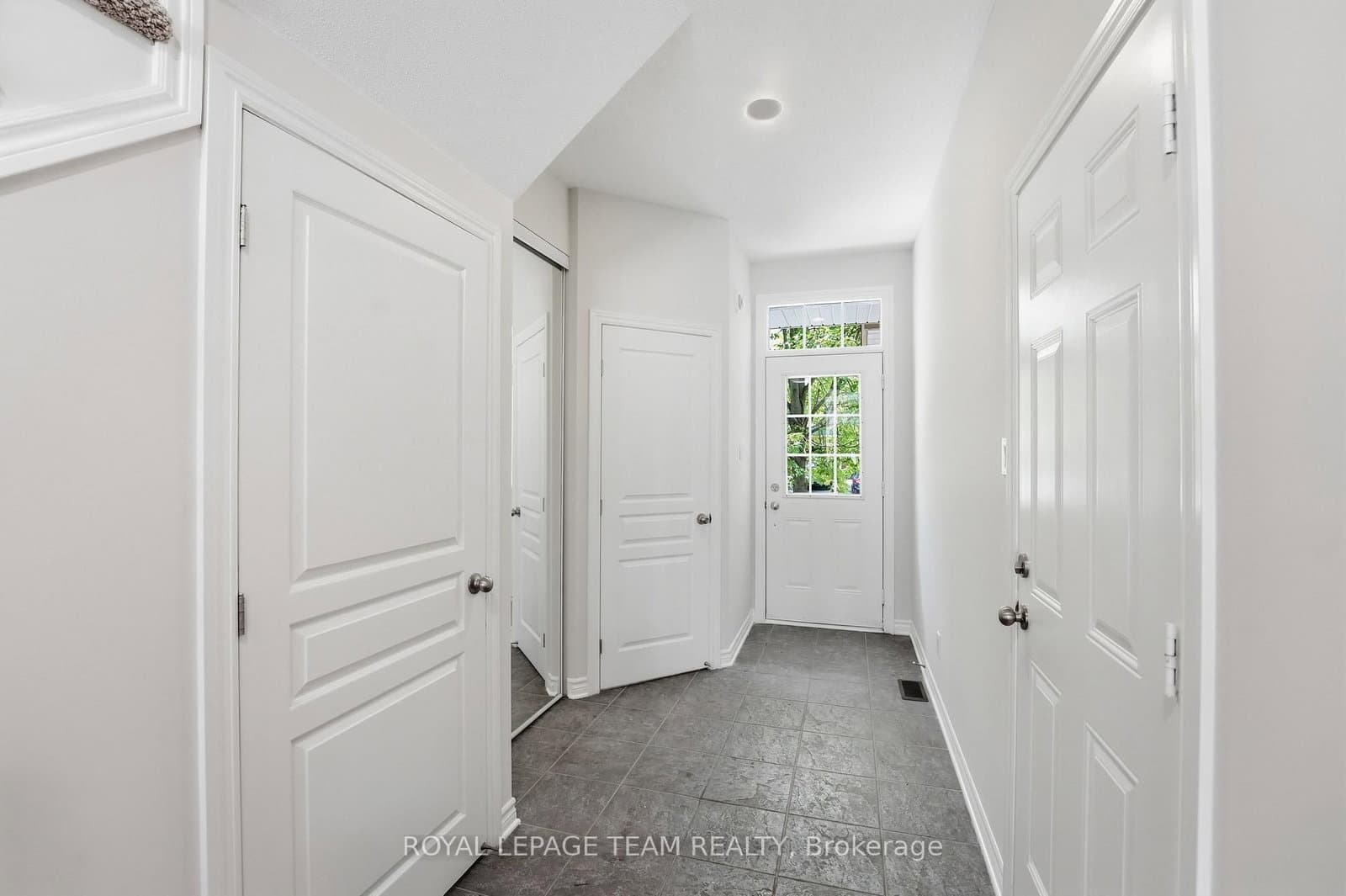 239 Tandalee Crescent, Ottawa, ON — photo 3