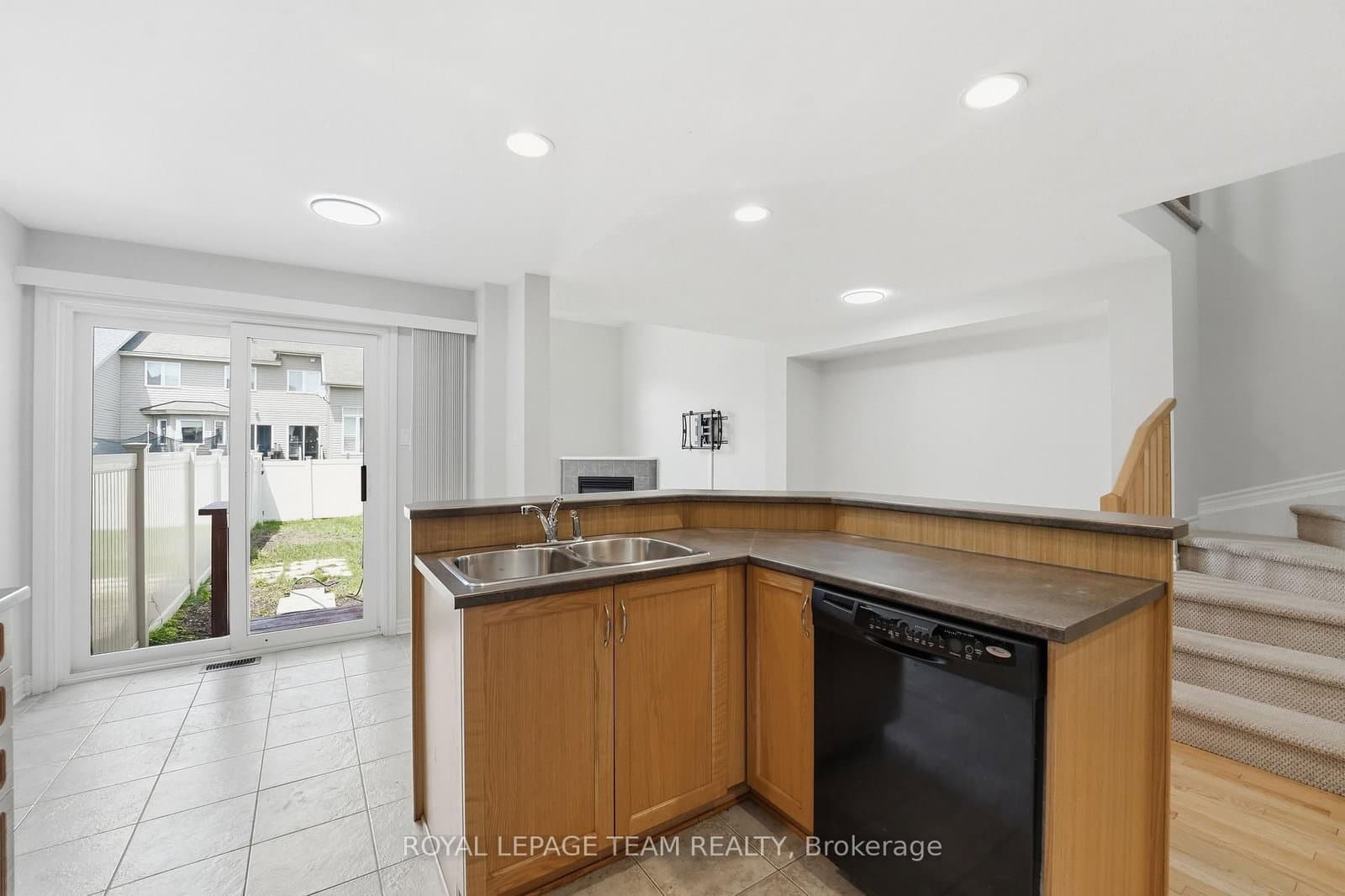 239 Tandalee Crescent, Ottawa, ON — photo 8