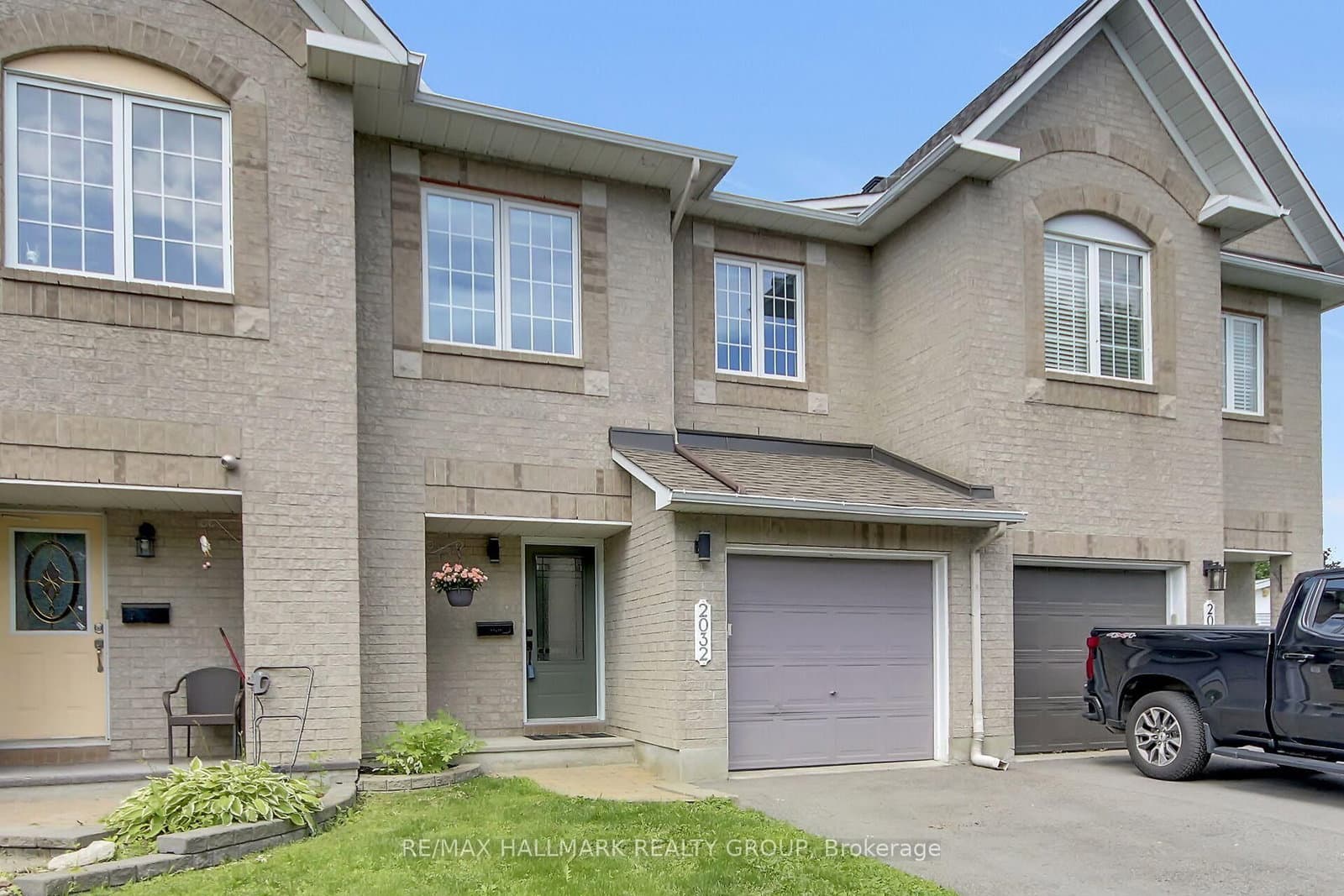 2032 Dorima Street, Ottawa, ON — photo 1