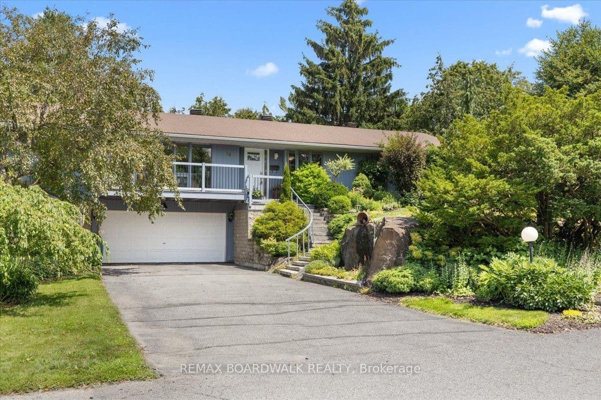15 Selwyn Crescent, Ottawa, ON — photo 1