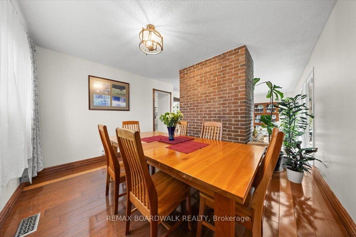 15 Selwyn Crescent, Ottawa, ON — photo 12