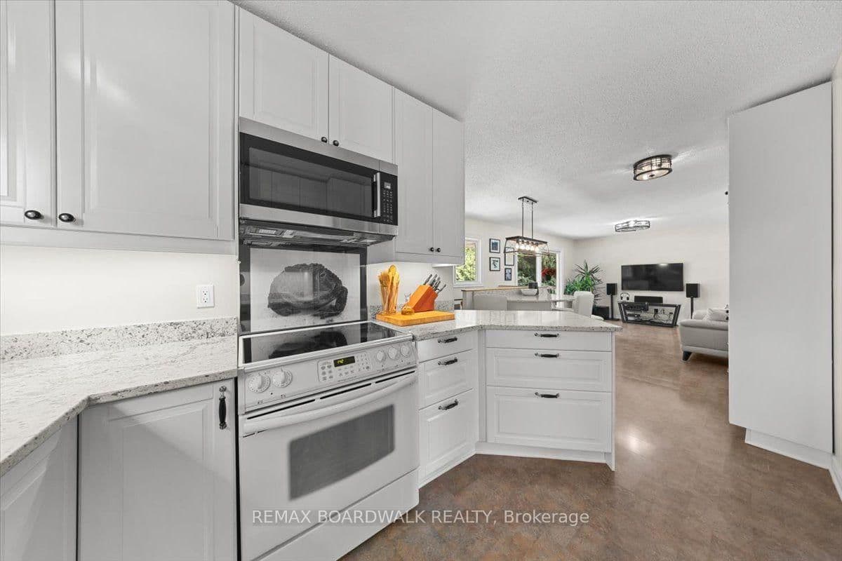 15 Selwyn Crescent, Ottawa, ON — photo 20