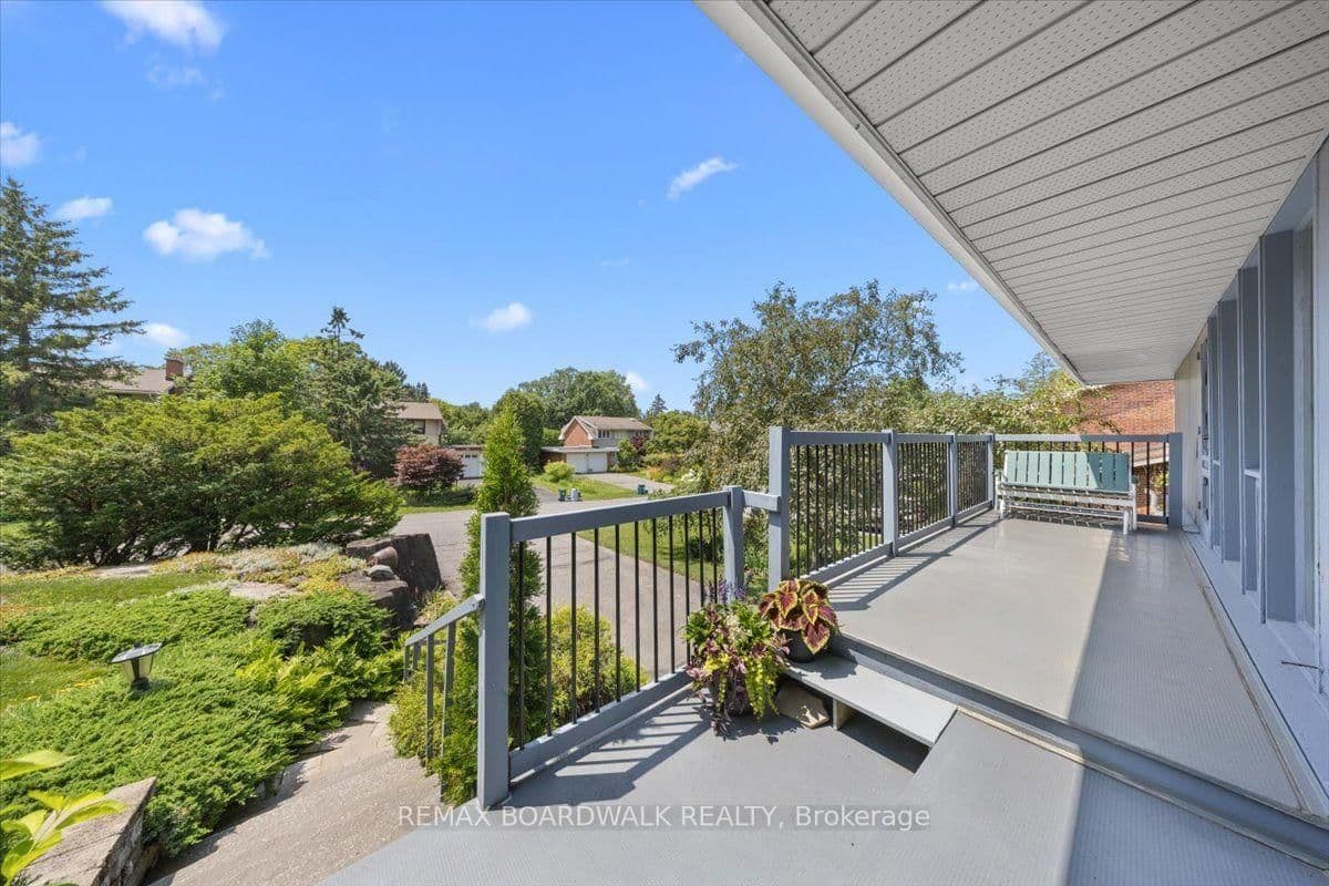 15 Selwyn Crescent, Ottawa, ON — photo 4