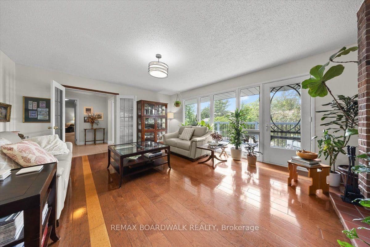 15 Selwyn Crescent, Ottawa, ON — photo 7