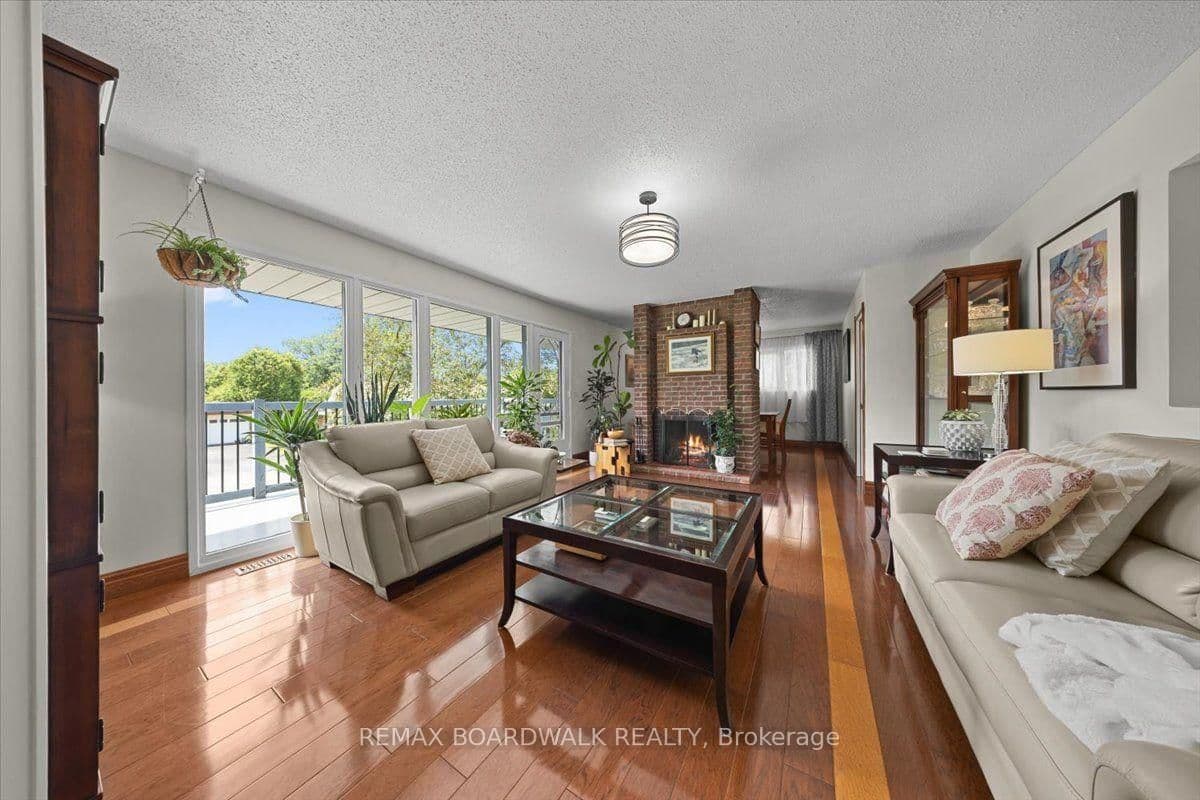 15 Selwyn Crescent, Ottawa, ON — photo 8