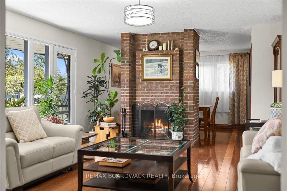 15 Selwyn Crescent, Ottawa, ON — photo 9