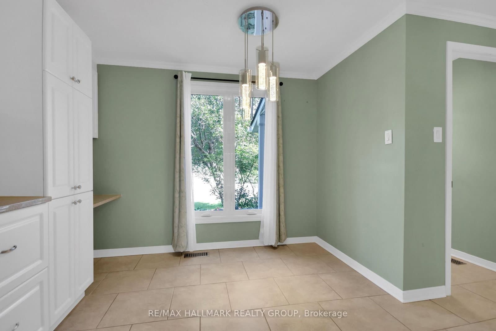 7954 Decarie Drive, Orleans, ON — photo 10