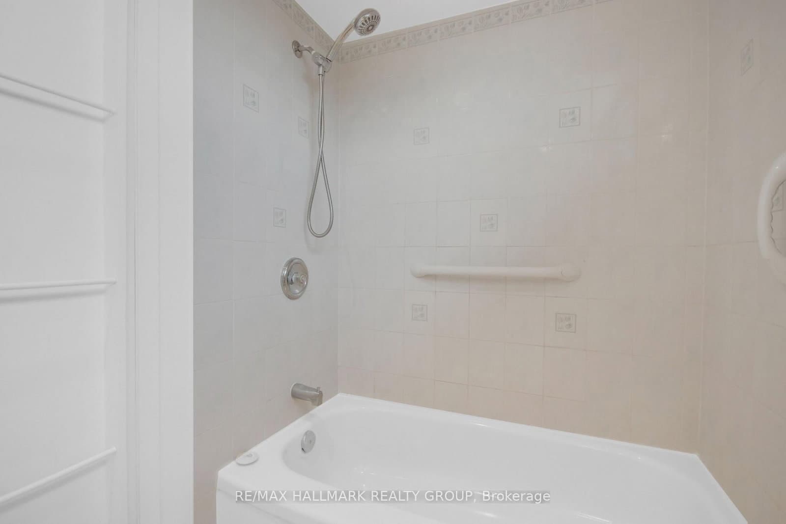 7954 Decarie Drive, Orleans, ON — photo 13