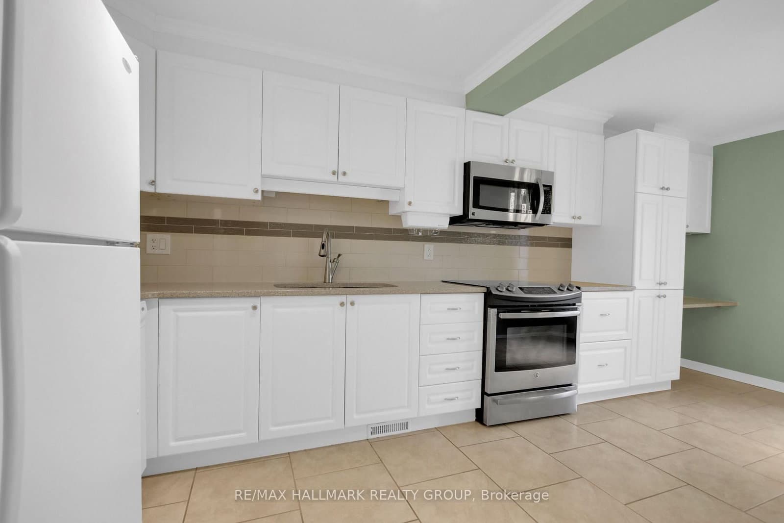 7954 Decarie Drive, Orleans, ON — photo 7