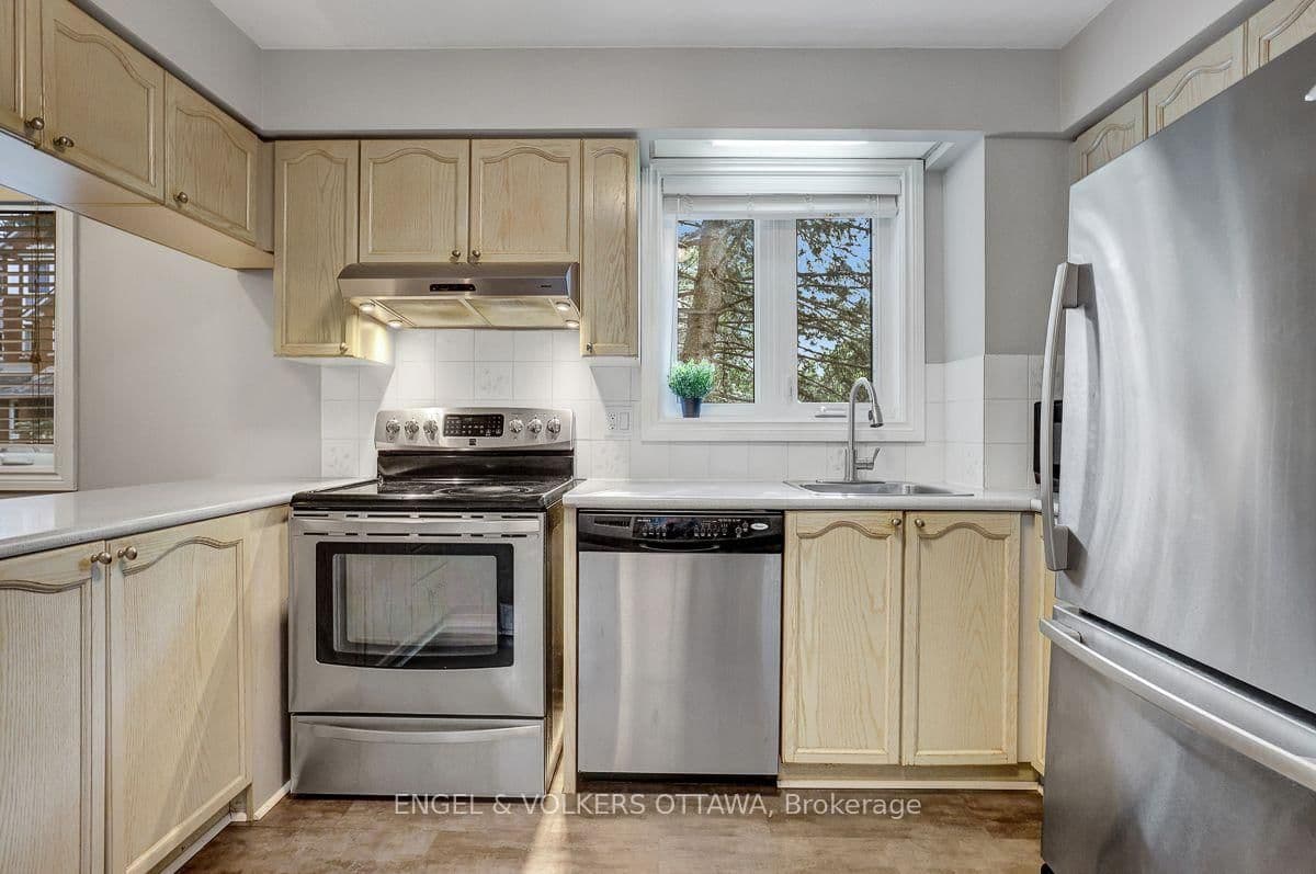 382 Briston Private, Ottawa, ON — photo 16