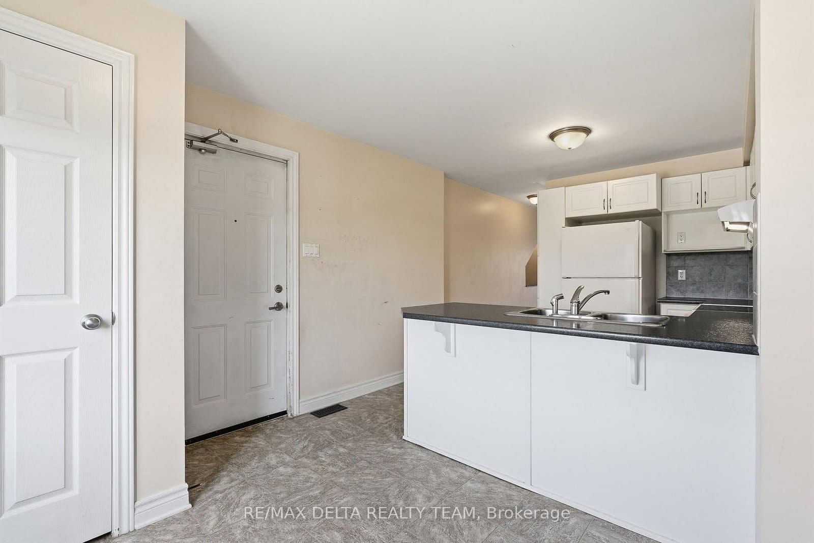 121 - 2333 Esprit Drive, Ottawa, ON — photo 3