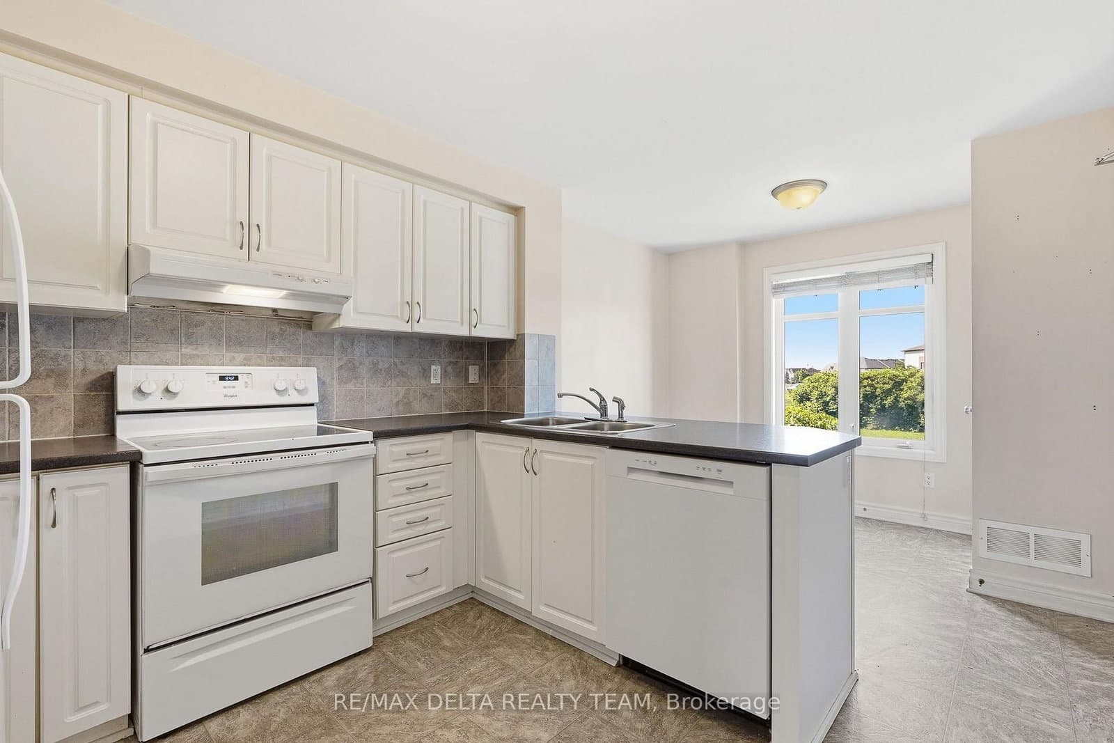 121 - 2333 Esprit Drive, Ottawa, ON — photo 4