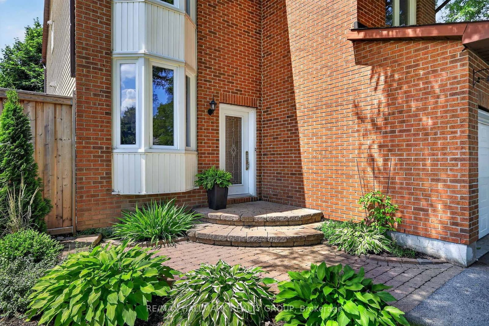 6106 Meadowhill Crescent, Orleans, ON — photo 2