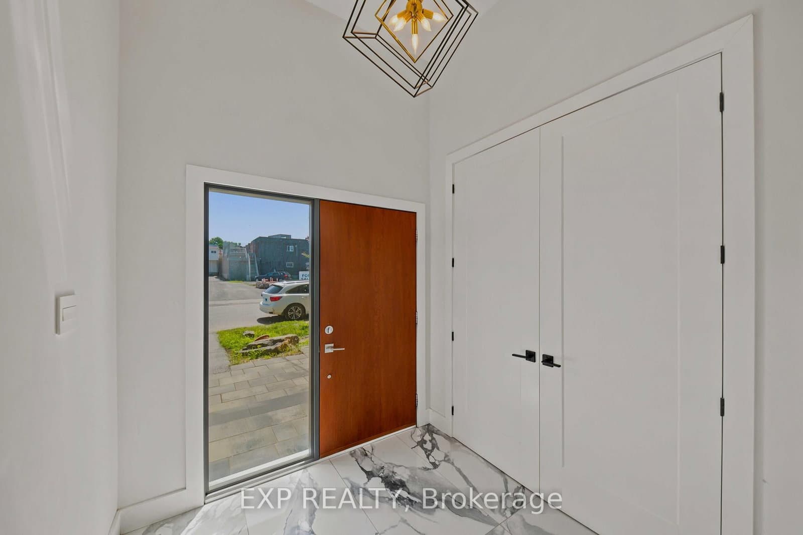 B - 375 Madison Avenue, Ottawa, ON — photo 2