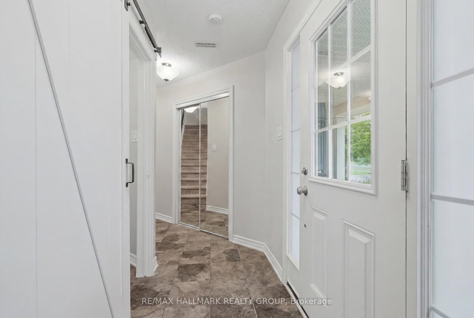 588 Foxlight Circle, Ottawa, ON — photo 4
