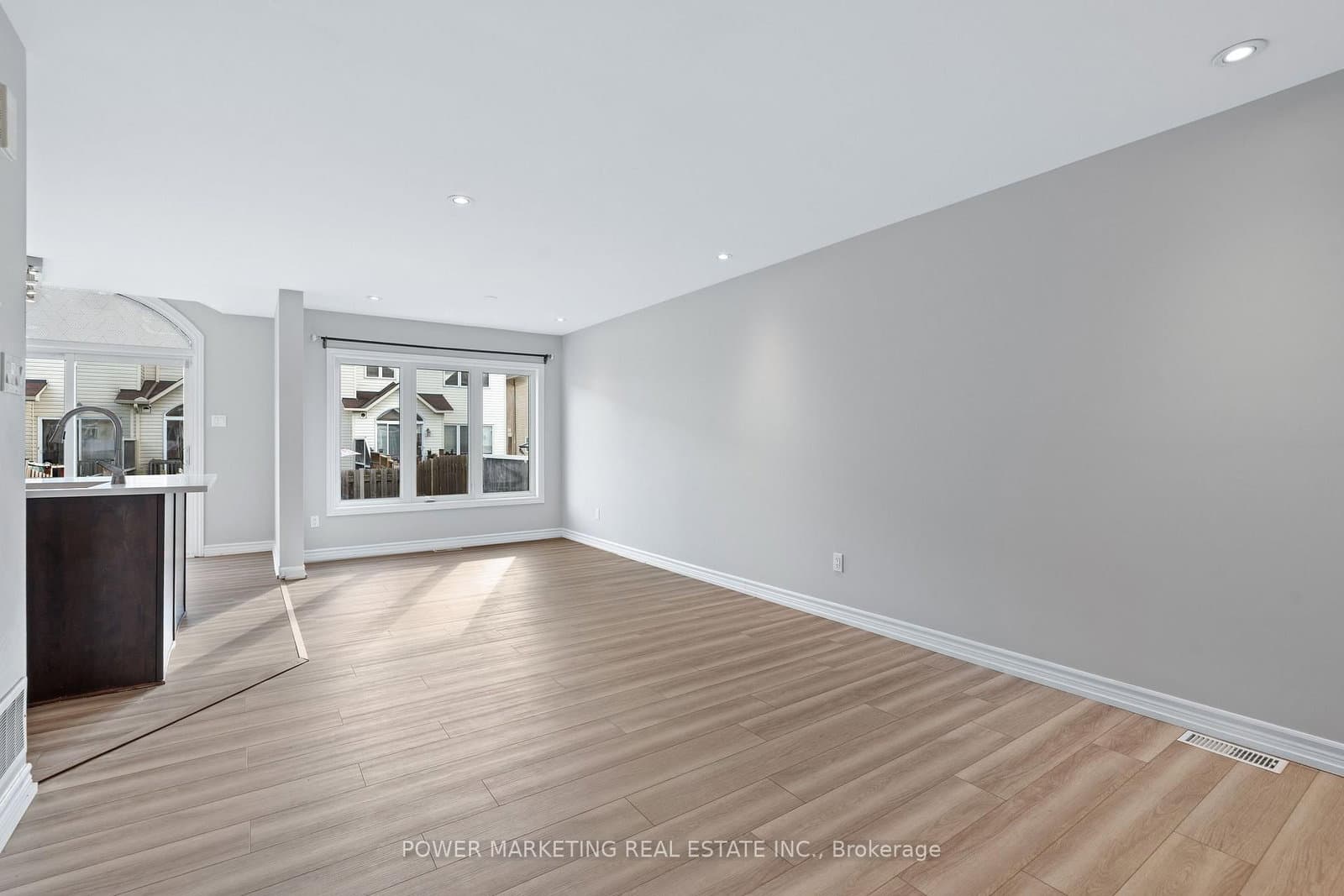 245 SILVERMOON Crescent, Ottawa, ON — photo 9