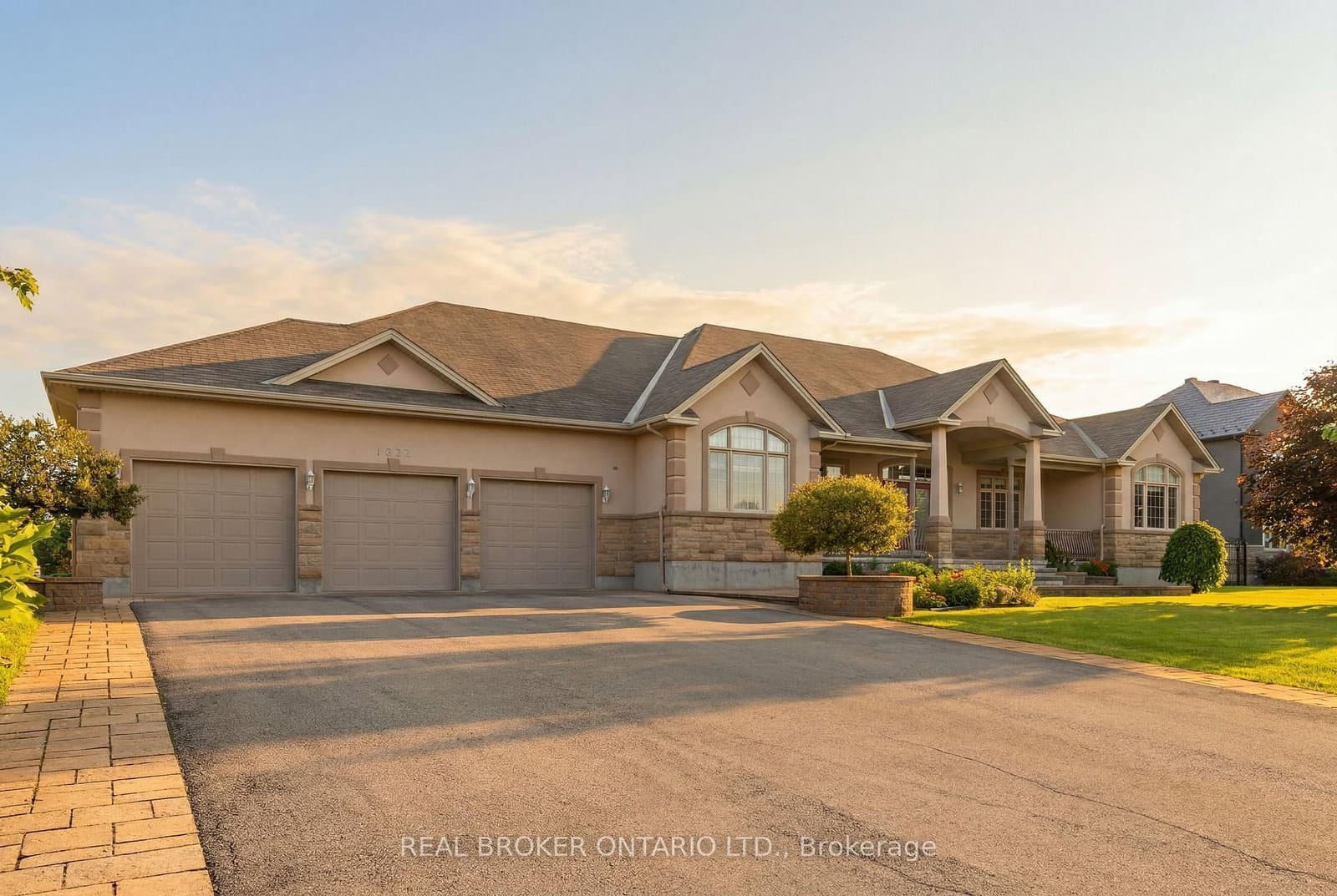 1032 Black Canary Drive, Ottawa, ON — photo 2