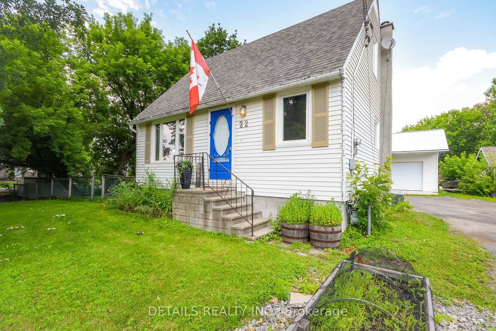 22 Colonel Murray Street, Richmond, ON — photo 2