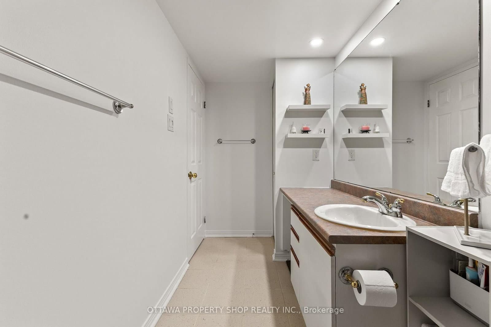 204 - 800 Mckellar Avenue, Ottawa, ON — photo 13
