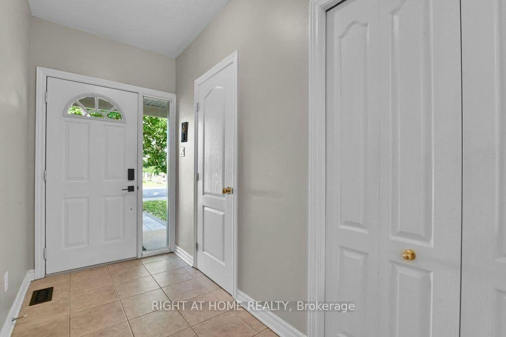 198 Deerfox Drive, Ottawa, ON — photo 3