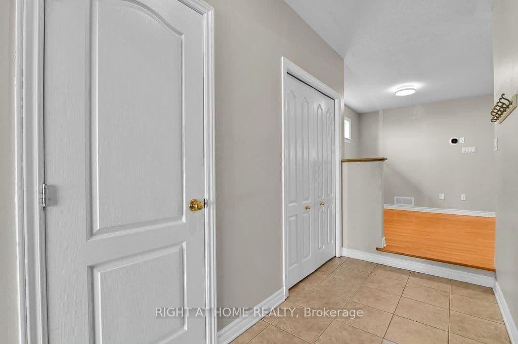 198 Deerfox Drive, Ottawa, ON — photo 4