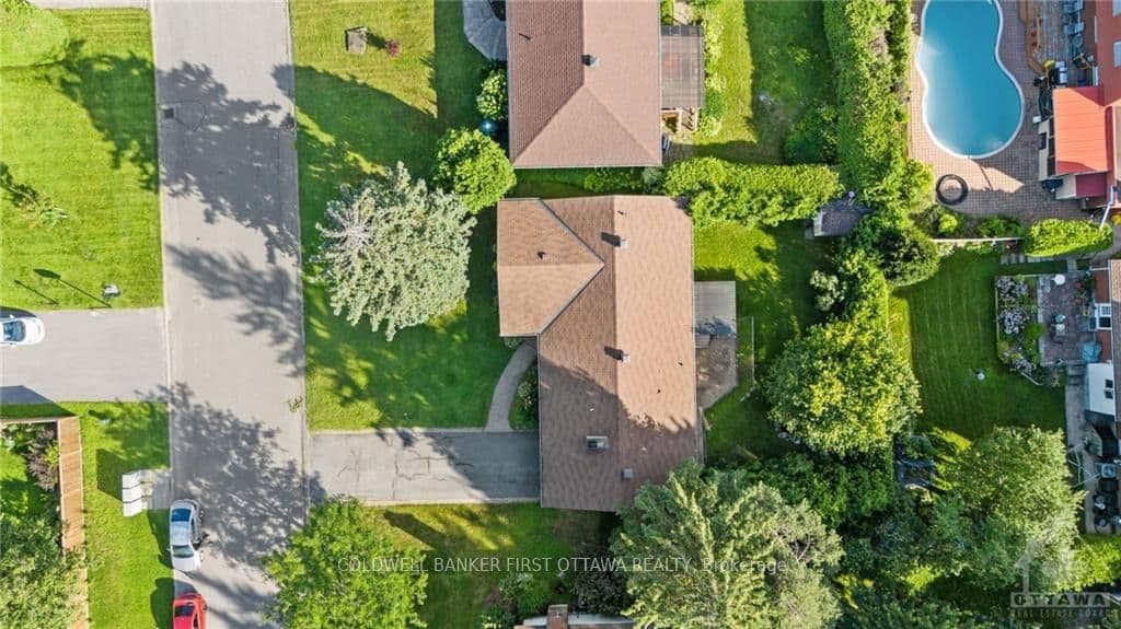 29 BARRHAVEN Crescent, Nepean, ON — photo 3